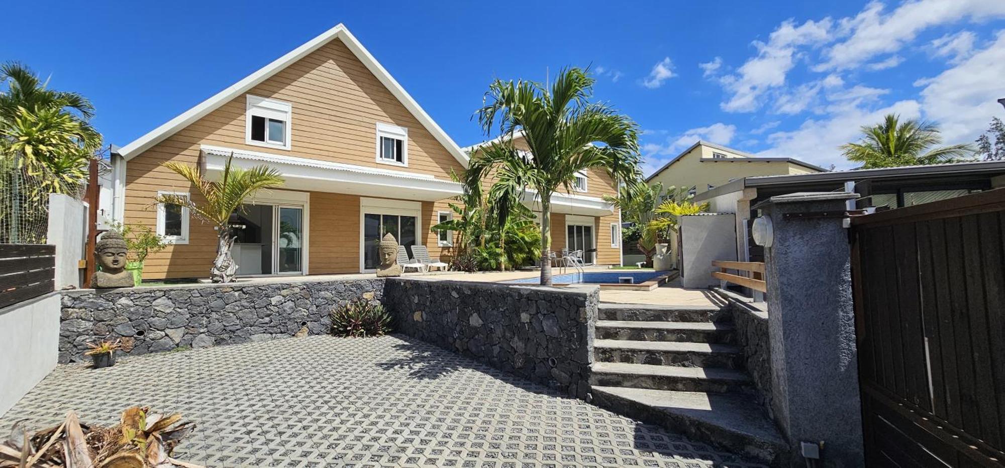 Villa Soleil L'Etang-Sale Exterior photo