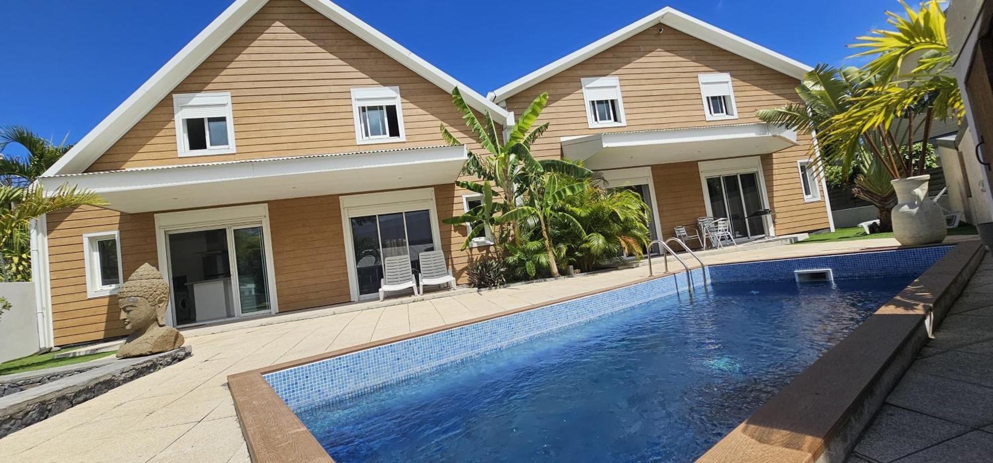 Villa Soleil L'Etang-Sale Exterior photo